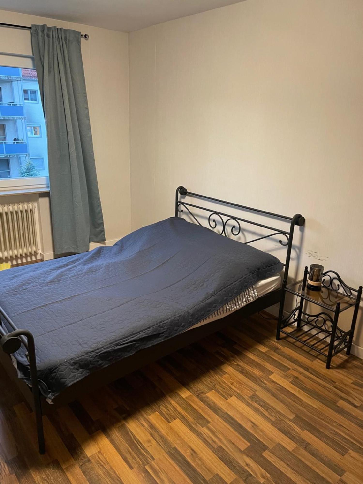 Graues Zimmer In Wohnung Mit Balkon غيلنهاوزن المظهر الخارجي الصورة